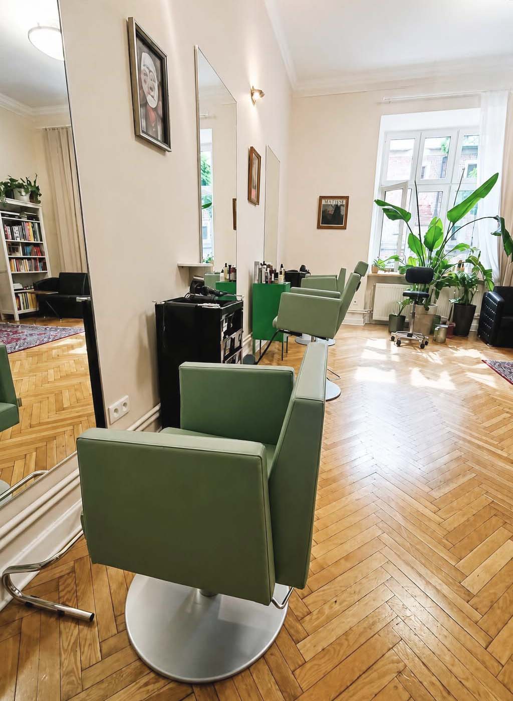 Salon Creative Cut Kraków – fotele fryzjerskie AGV Kalla i AGV Memory