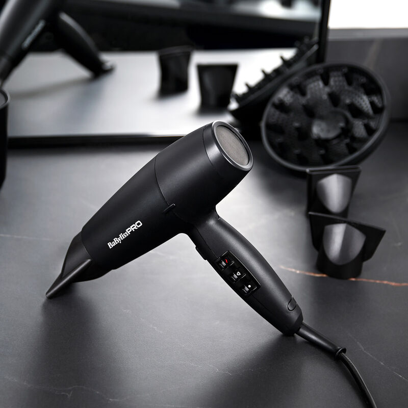 Babyliss Pro Lupia BAB7600E – suszarka w kolorze czarnym, widok z akcesoriami