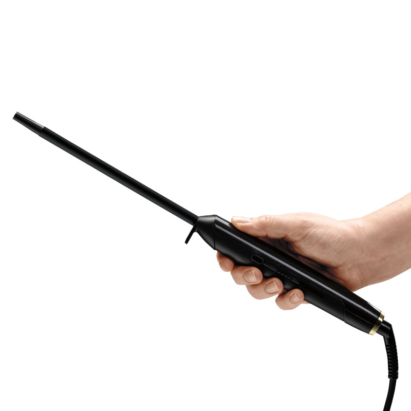 Babyliss PRO lokówka Curling WAND bez klipsa 10 mm trzymana w dłoni podczas stylizacji
