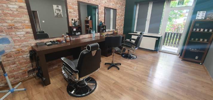 Salon BarberJan Kielce – wnętrze z fotelami barberskimi James