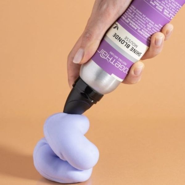 Togethair Shine Blonde pianka – aplikacja na dłoni